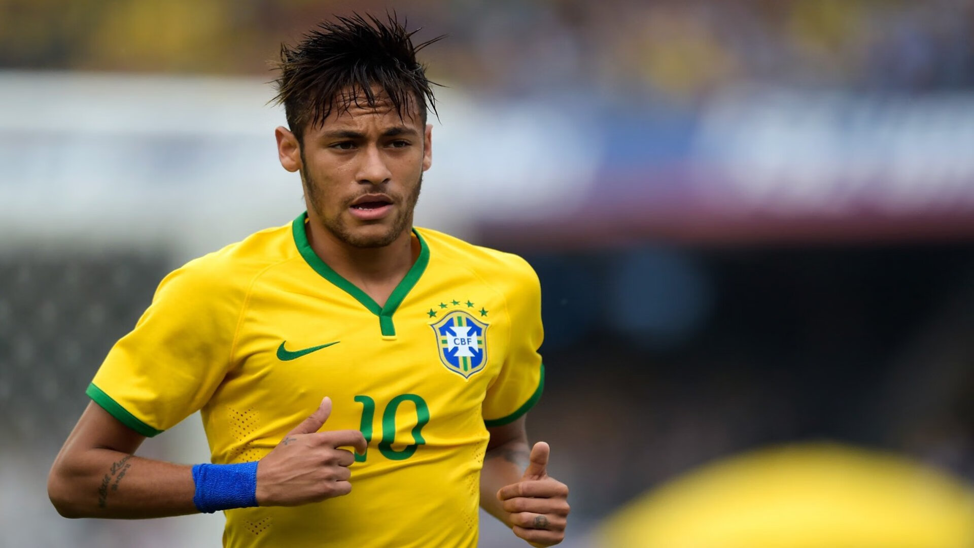 弗拉霍维奇关键节点连续得分，丹麦鏖战喀麦隆，绿茵场上的关键时刻哲学